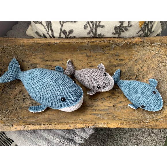 Hand Crocheted 3 Blue Grey Whales Momma Babies Nautical Nursery Marine Fish - Picture 2 of 10